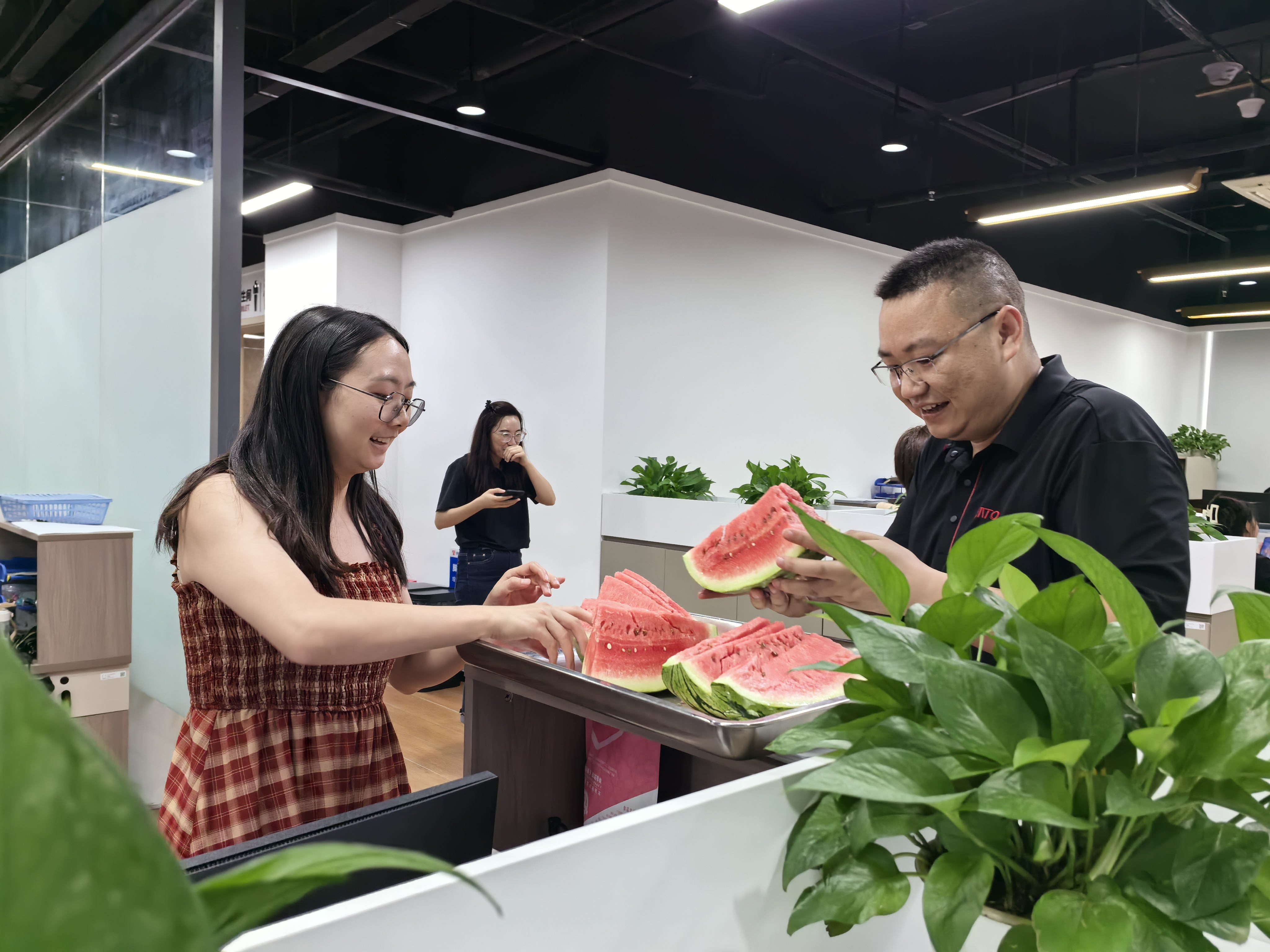 情系員工，暑送清涼——潤通集團開展高溫慰問活動